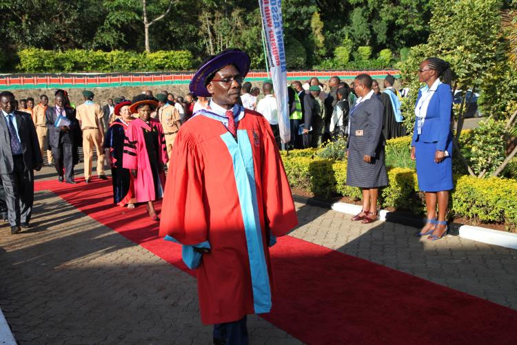 uon graduation gowns